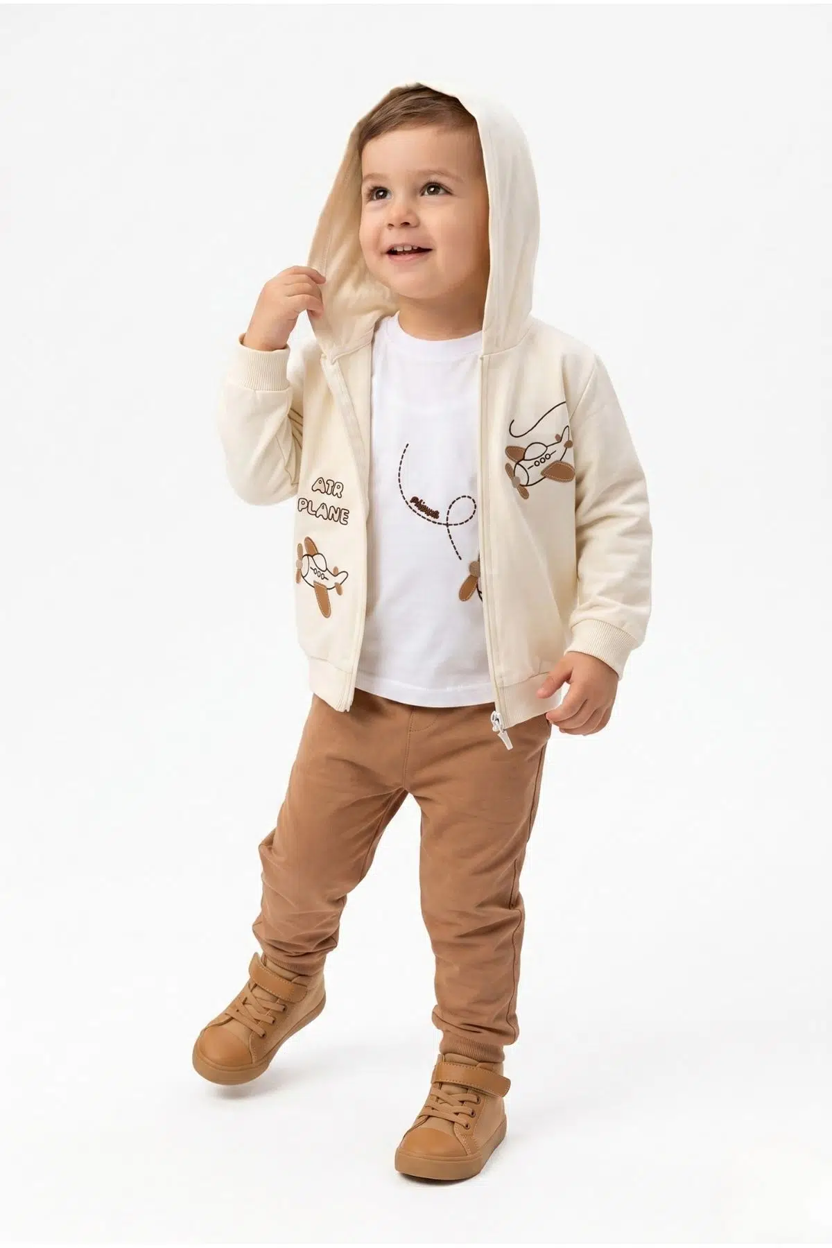 Toontoy Erkek Çocuk 3'lü Eşofman Takımı Uzun Kollu Bisiklet Yaka Nakışlı T-shirt - Kapüşonlu Fermuarlı Hırka- Beli Paçası Lastikli Eşofman Altı 25052 - Kahve