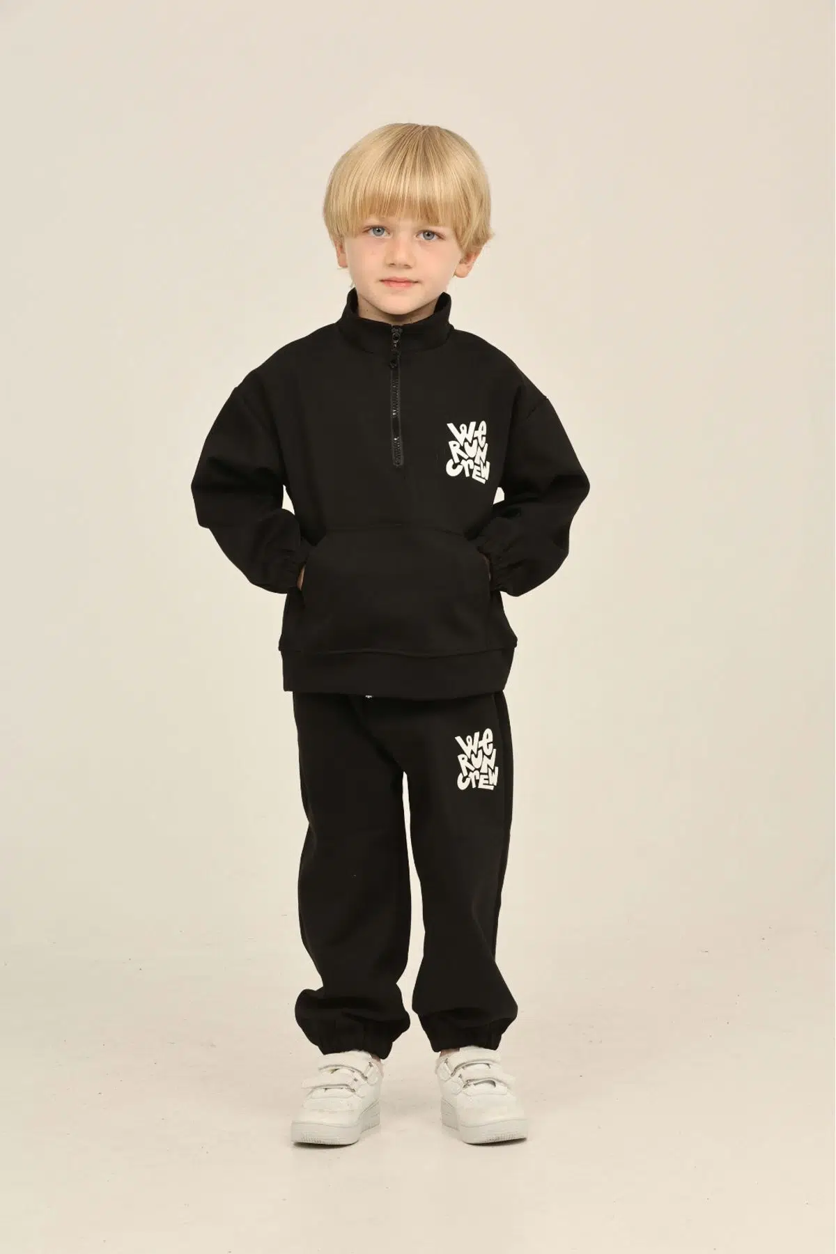 Toontoy Erkek Çocuk 2li Eşofman Takımı Dik Yaka Yarım Fermuar Cepli Sweatshirt - Beli Paçası Lastikli Bağlamalı Eşofman Altı 24848 - Siyah
