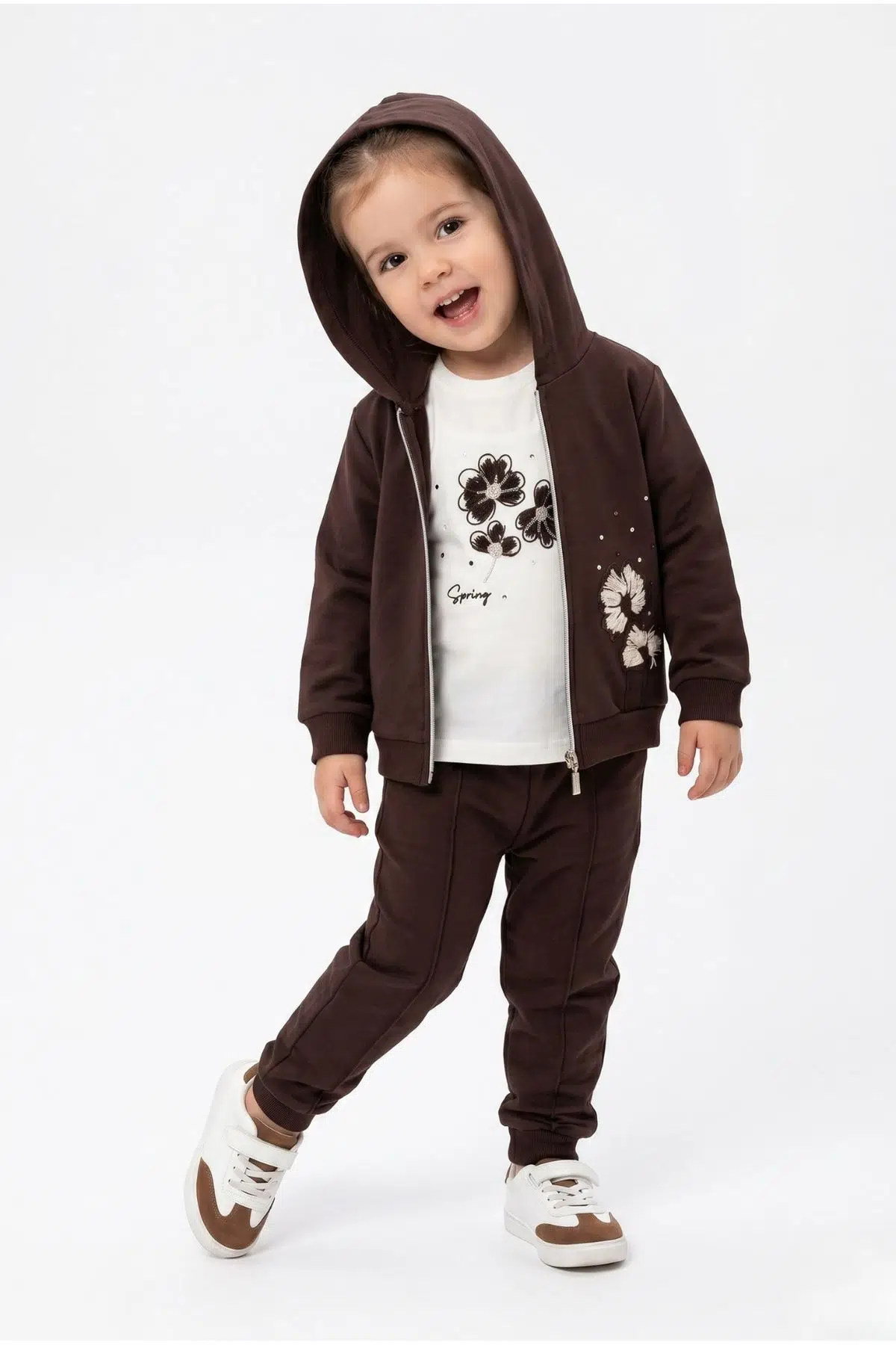 Toontoy Kız Çocuk 3'lü Eşofman Takımı Uzun Kollu Bisiklet Yaka Nakışlı T-shirt - Kapüşonlu Fermuarlı Hırka- Beli Paçası Lastikli Eşofman Altı 25042 - Kahve